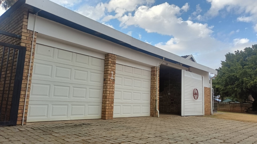 4 Bedroom Property for Sale in Wilkoppies North West